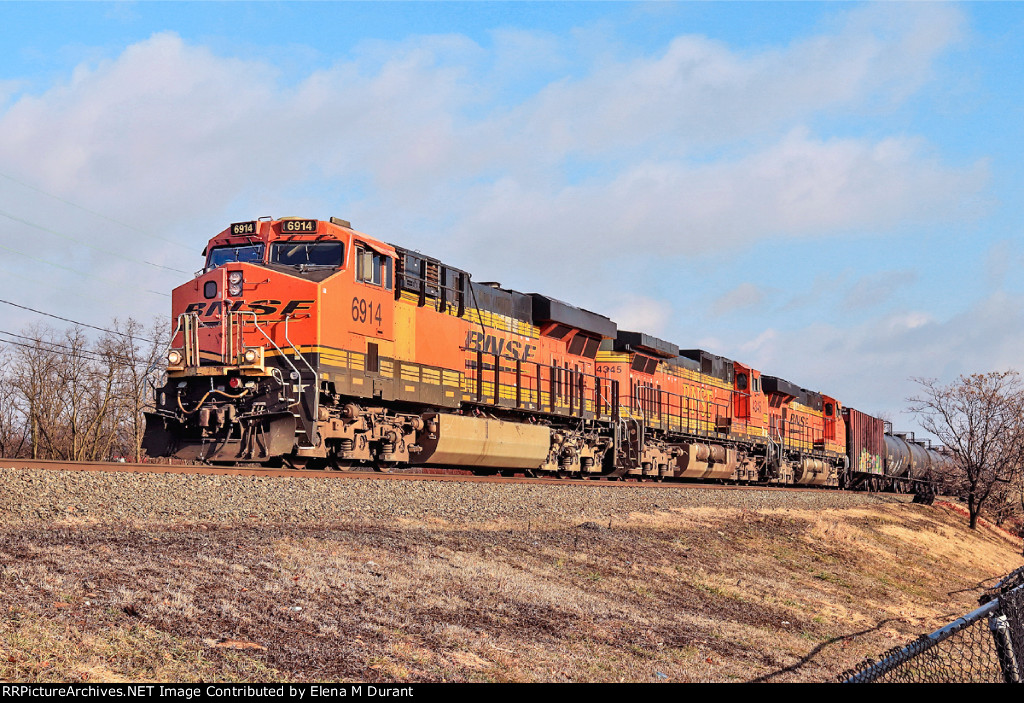 BNSF 6914 on B-115